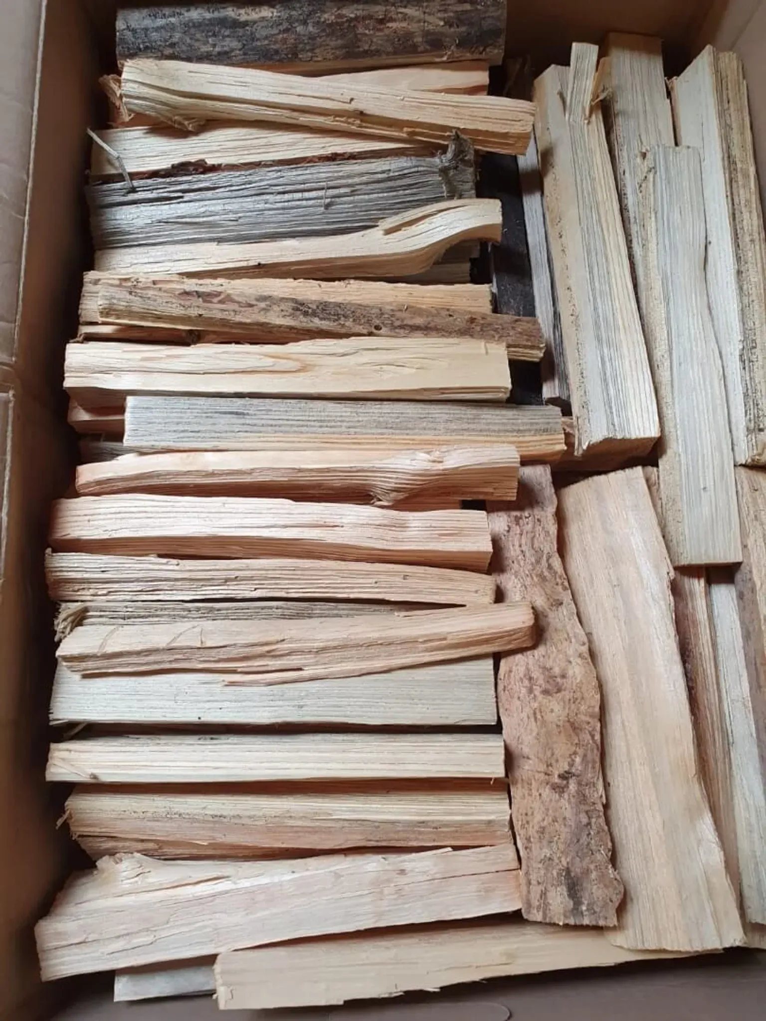 Brennholz-Kaminholz in ausgewählter Ausführung – Bernhards Anfeuerholz Anzündholz Brennholz 16,50 kg – Produktansicht