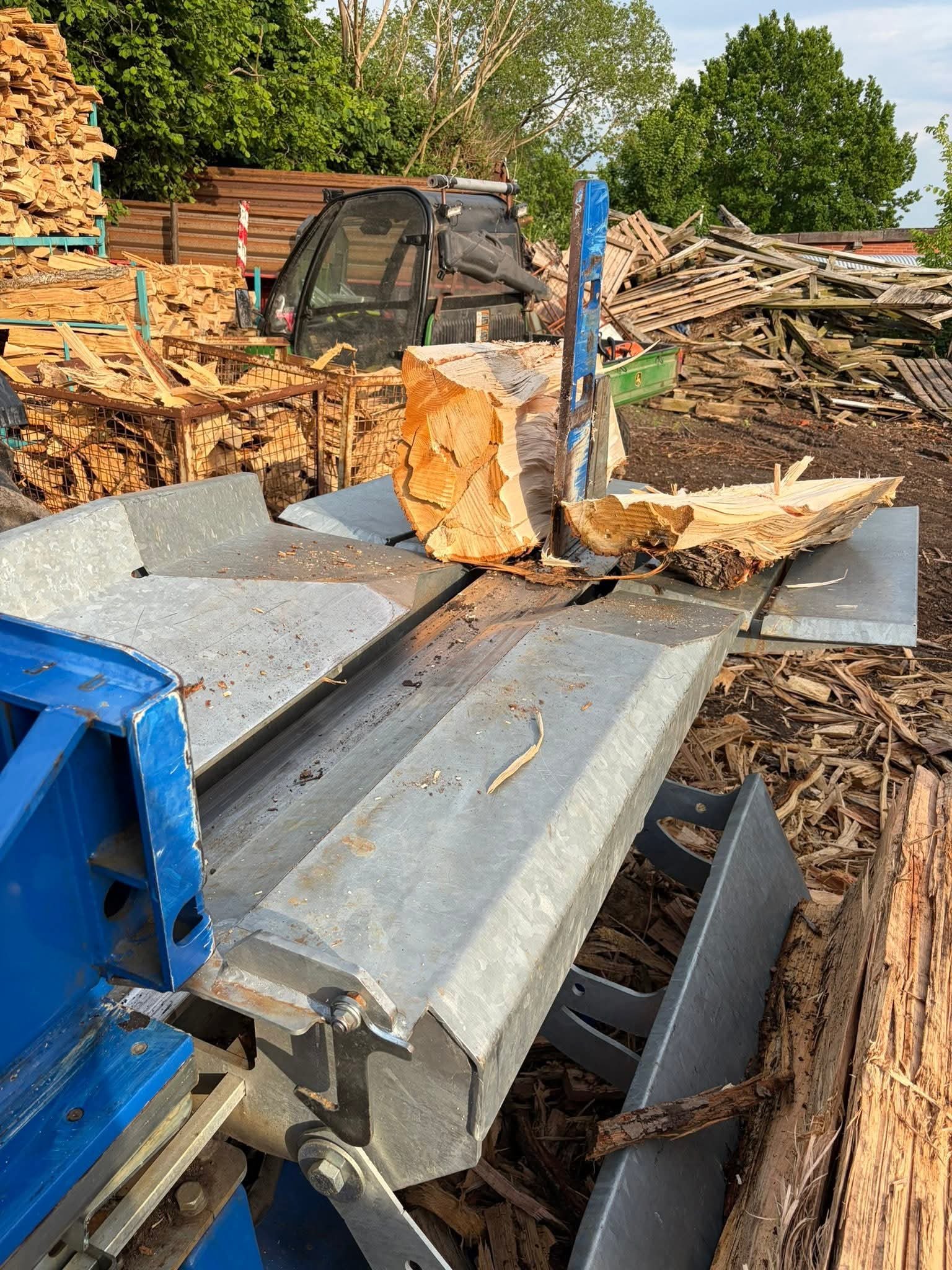 Produktansicht 2 zu Kammergetrocknetes Buchenholz – 20 RM, Scheitlängen 25 cm, 33 cm oder 50 cm